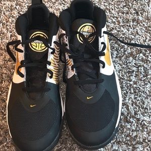 Boy Nike shoes worn 1 time size 7